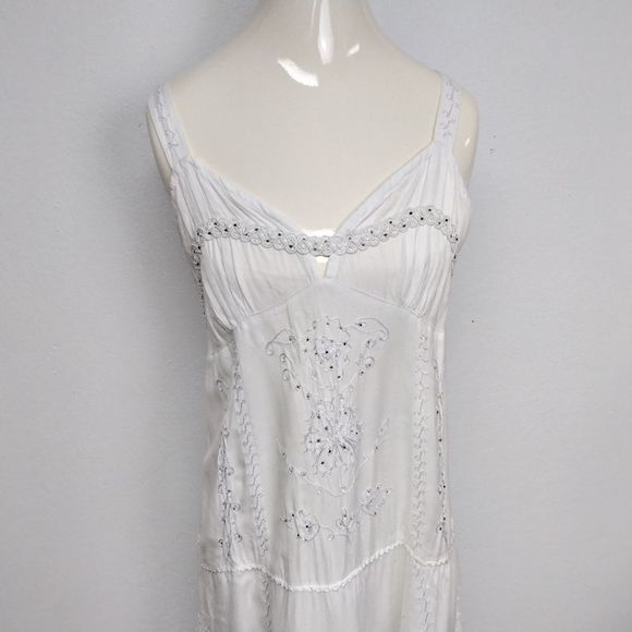 L.S.I. White Drop Waist Embroidered Beaded Sundress. Junior's Size Large. - Picture 2 of 11